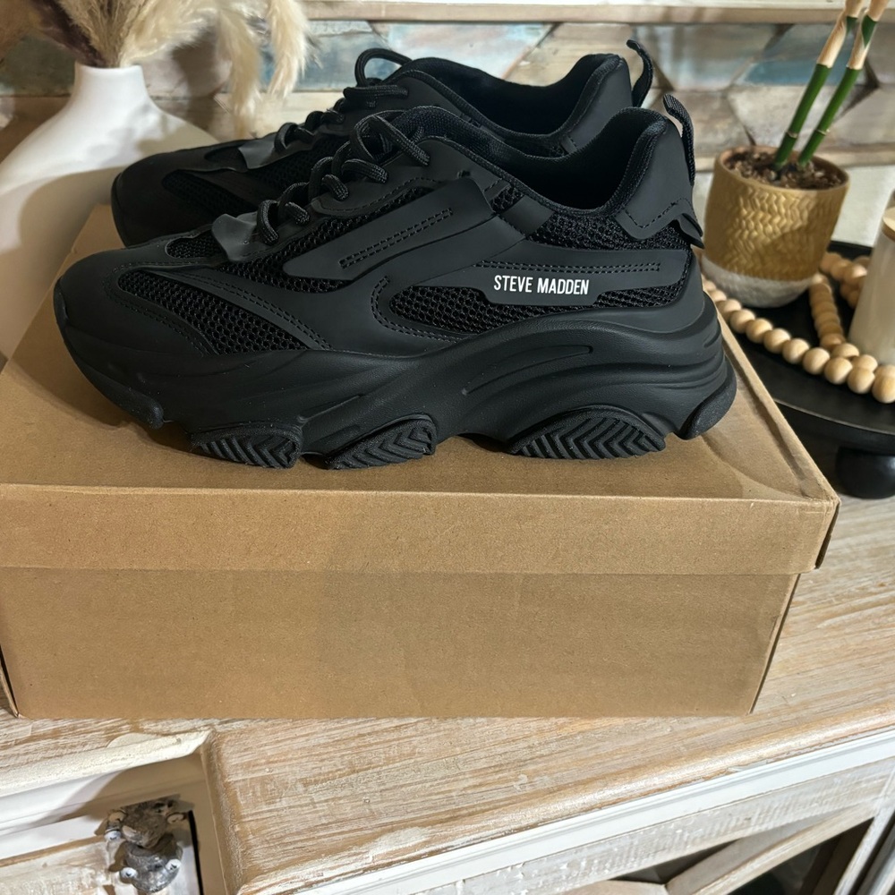 Steve Madden tennis shoes